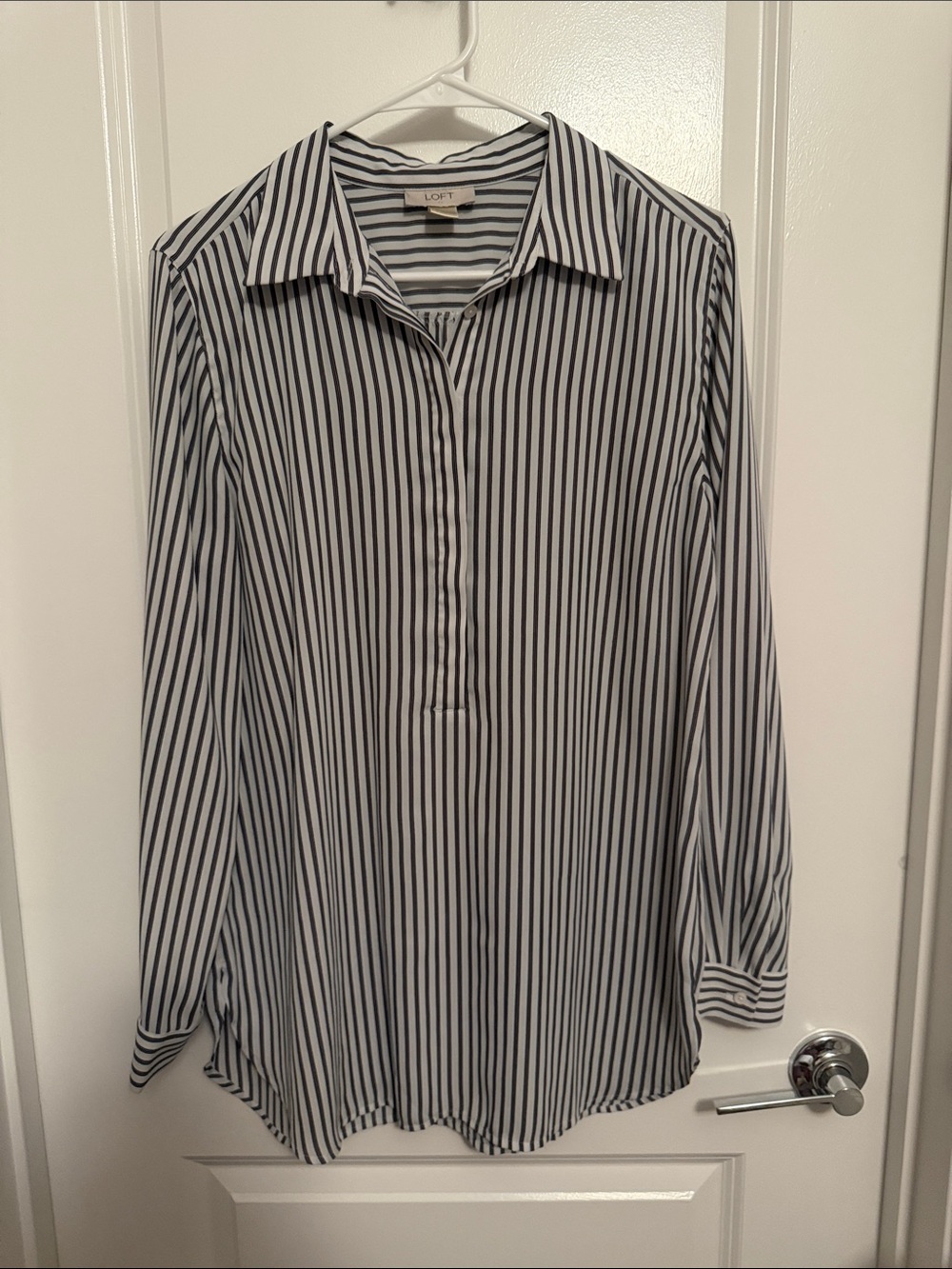 LOFT Black and White Vertical Stripe Button-Front Blouse Tunic Medium M